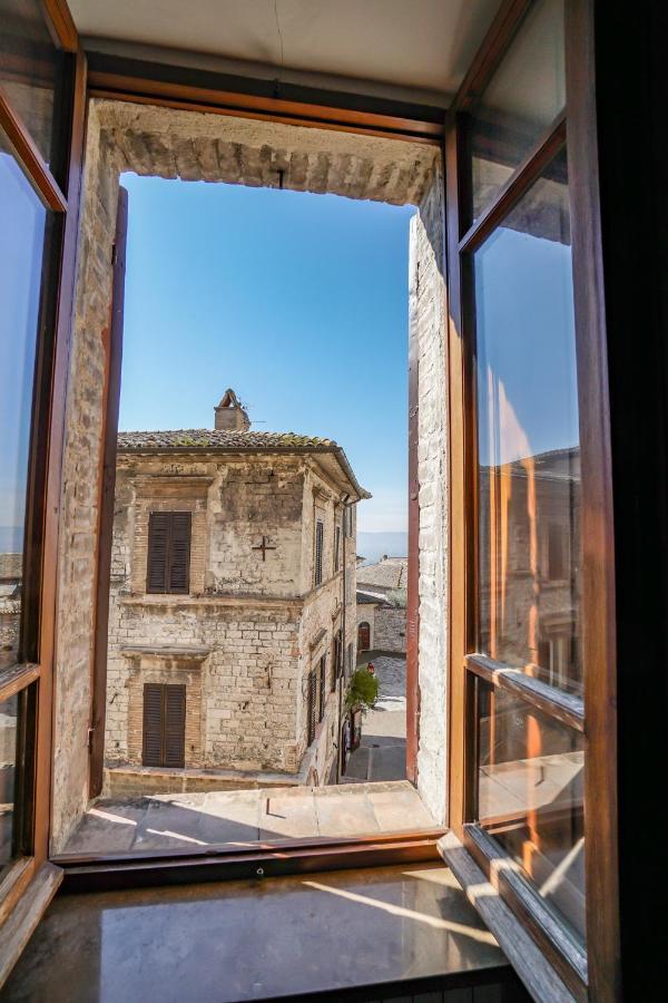 Ogni Finestra E Un Quadro - Appartamento Ad Ассизи Экстерьер фото